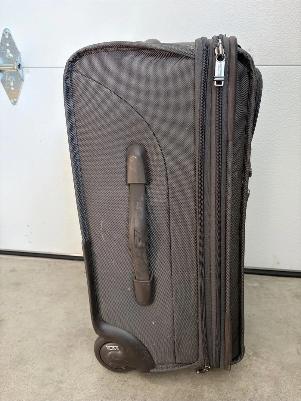 TUMI Alpha 2 Carry-On Luggage Tumi Alpha 22020 Expandable Luggage 22020GY4